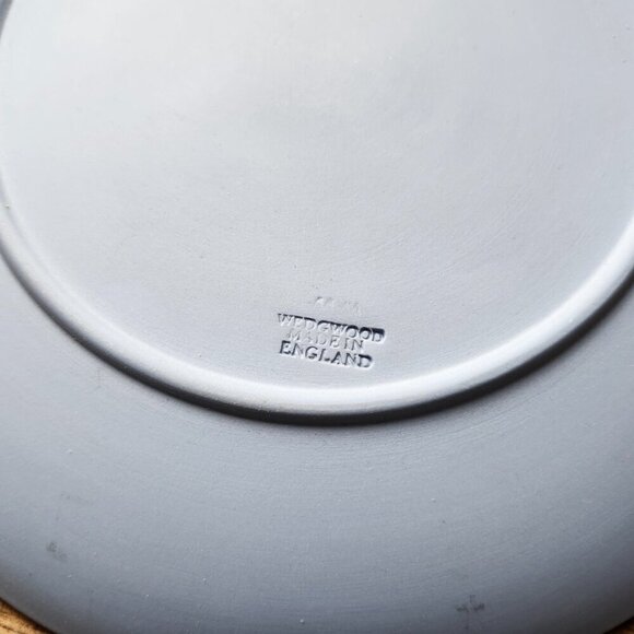 Wedgwood Jasperware London Series Annual Christmas Plate, 1971 Piccadilly Circus - Picture 4 of 5